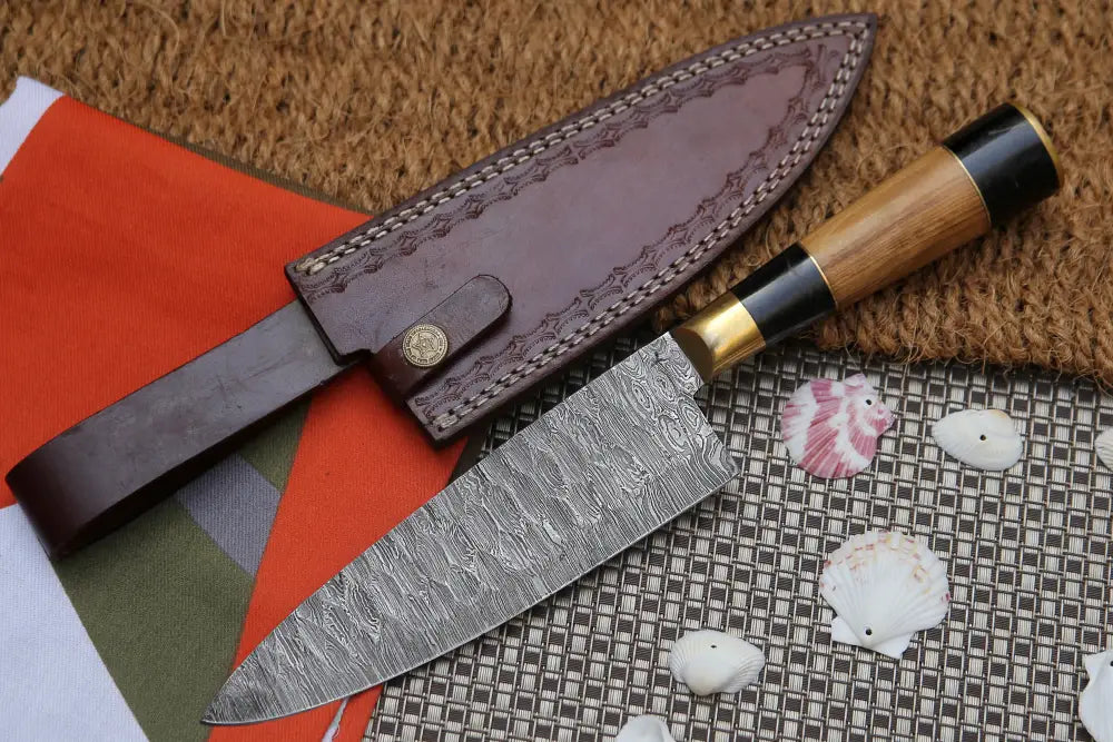 http://whitehillsknives.com/cdn/shop/files/13-handmade-santoku-damascus-chef-knife-buffalo-horn-with-olive-wood-handle-468.webp?v=1686251557