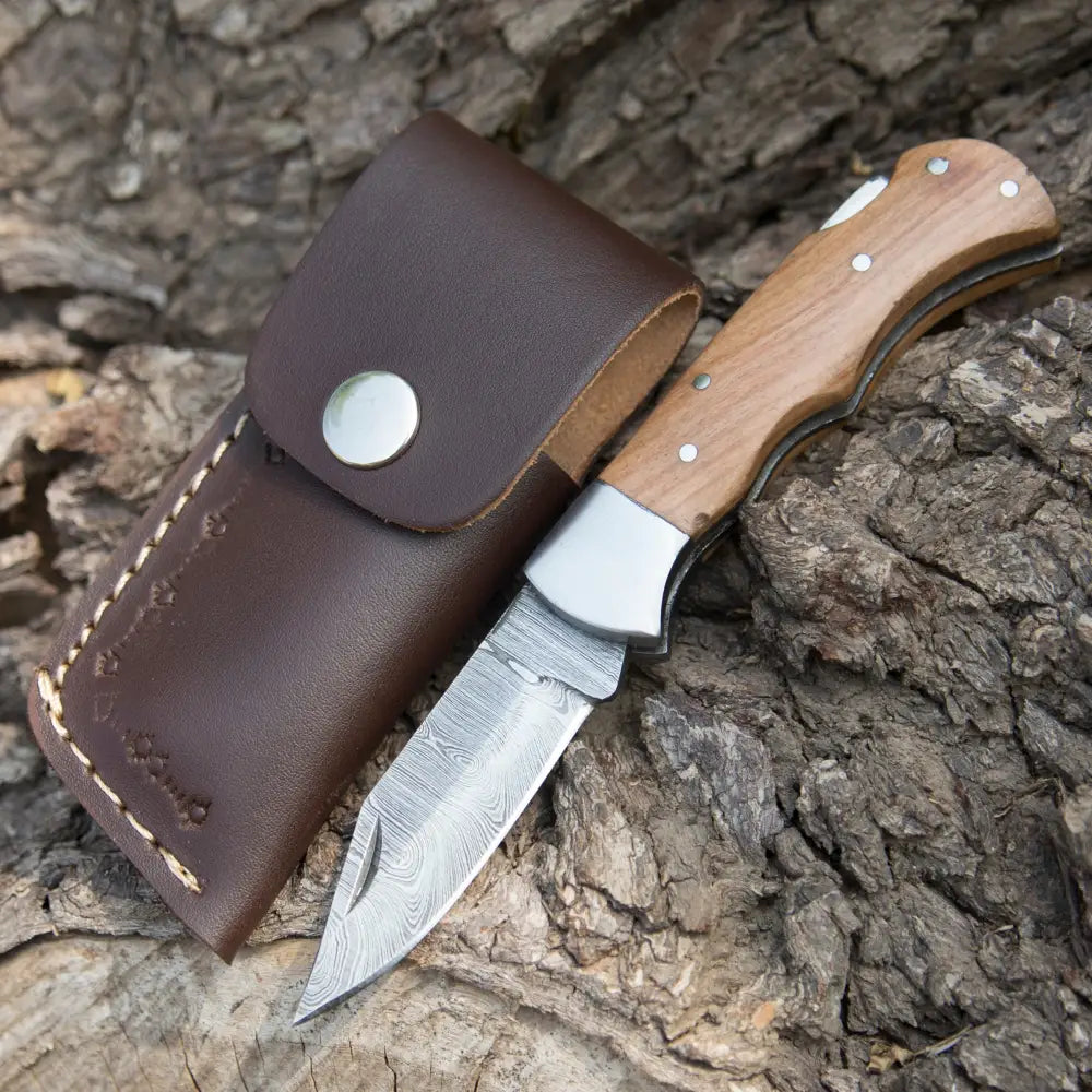 http://whitehillsknives.com/cdn/shop/files/handmade-damascus-pocket-knife-6-5-back-lock-folding-olive-wood-handle-camping-473.webp?v=1686293521