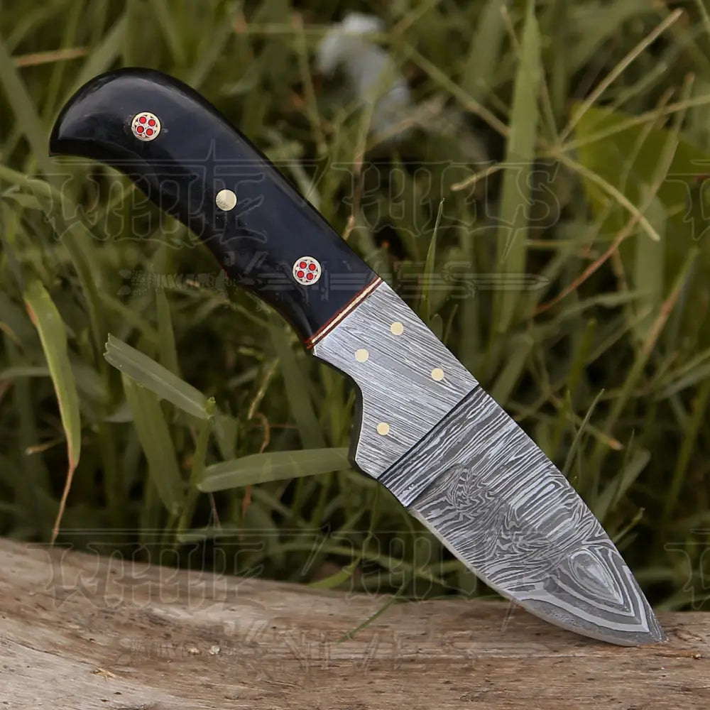 7.25 Handmade Forged Damascus Steel Full Tang Skinner Knife - Buffalo Horn Handle