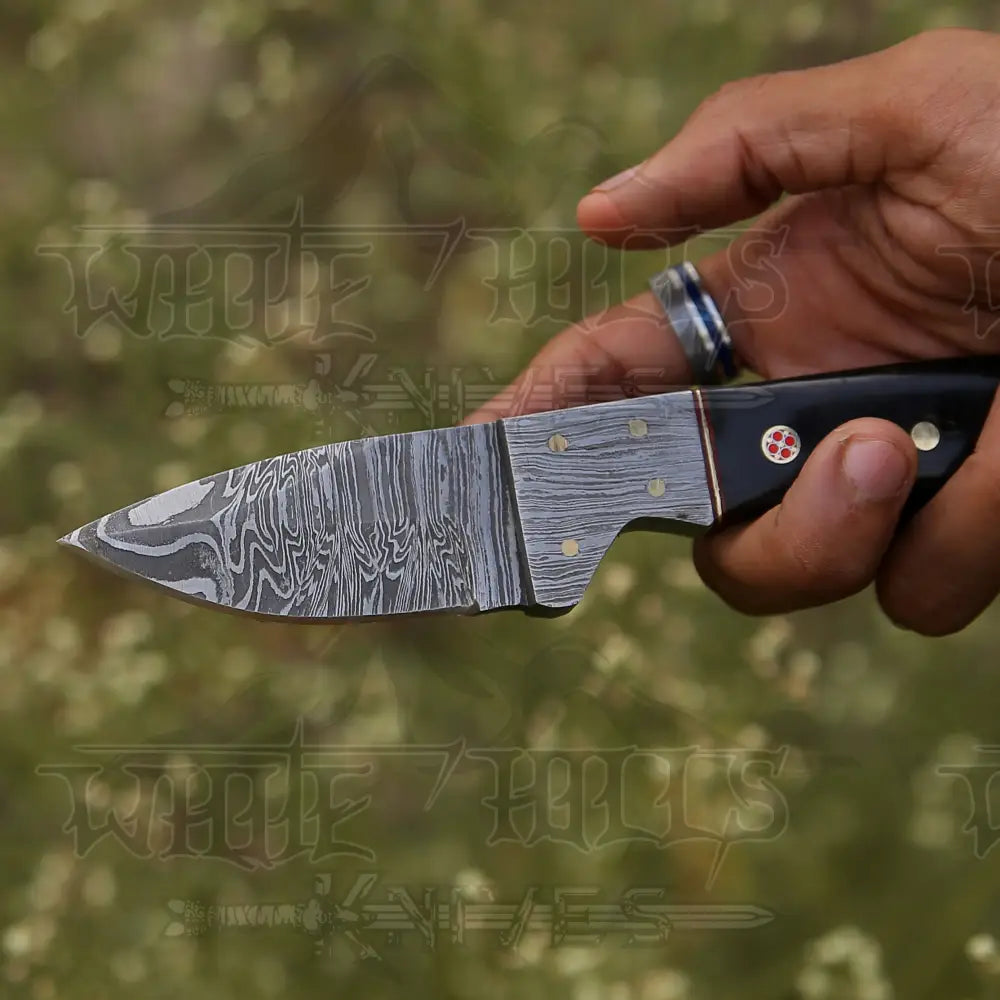 7.25 Handmade Forged Damascus Steel Full Tang Skinner Knife - Buffalo Horn Handle