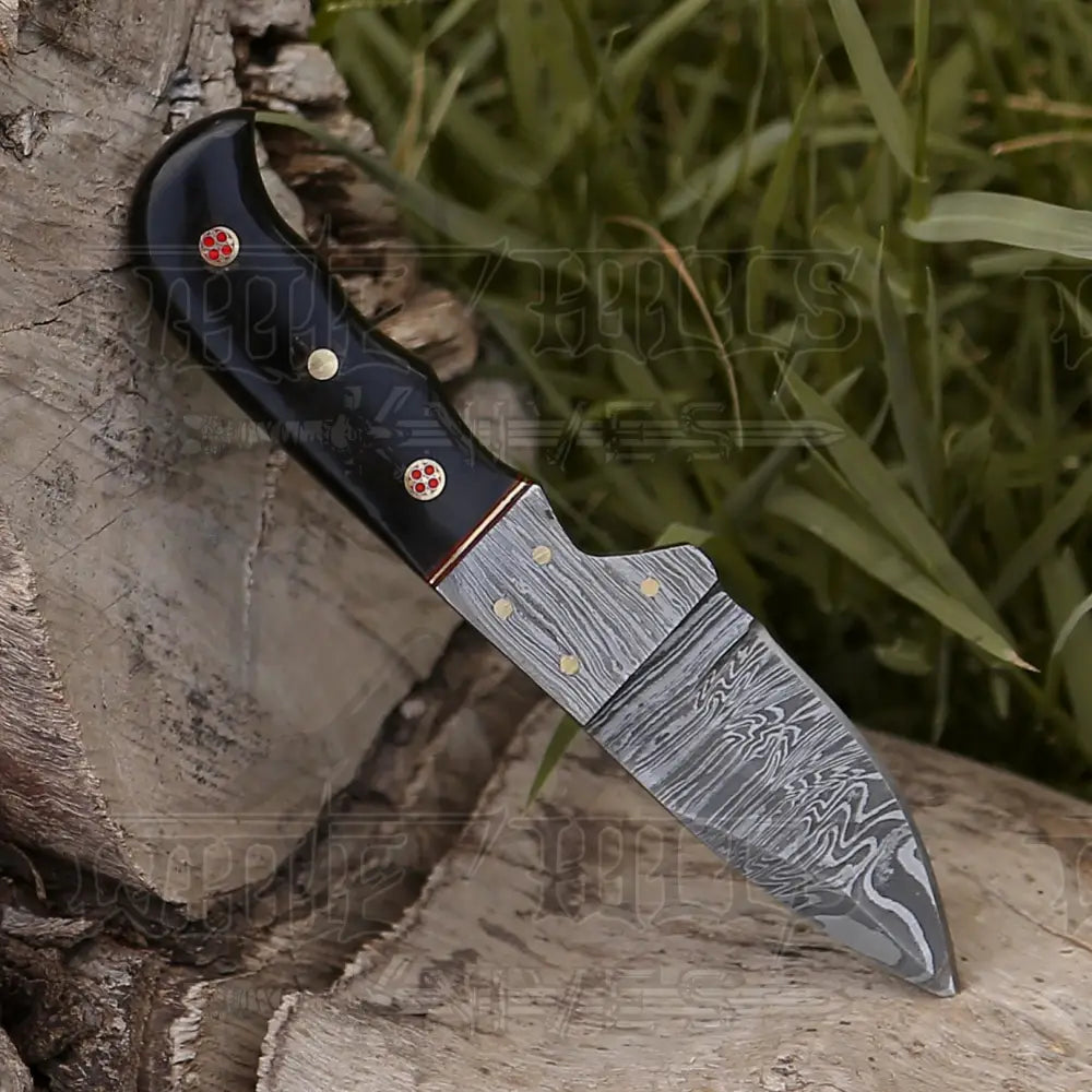 7.25 Handmade Forged Damascus Steel Full Tang Skinner Knife - Buffalo Horn Handle