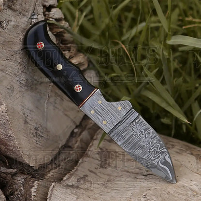 7.25 Handmade Forged Damascus Steel Full Tang Skinner Knife - Buffalo Horn Handle