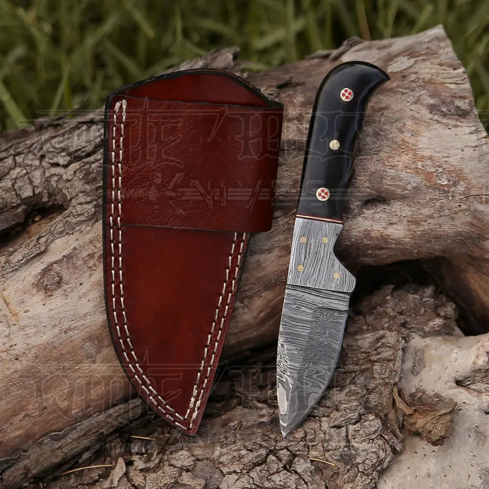 7.25 Handmade Forged Damascus Steel Full Tang Skinner Knife - Buffalo Horn Handle