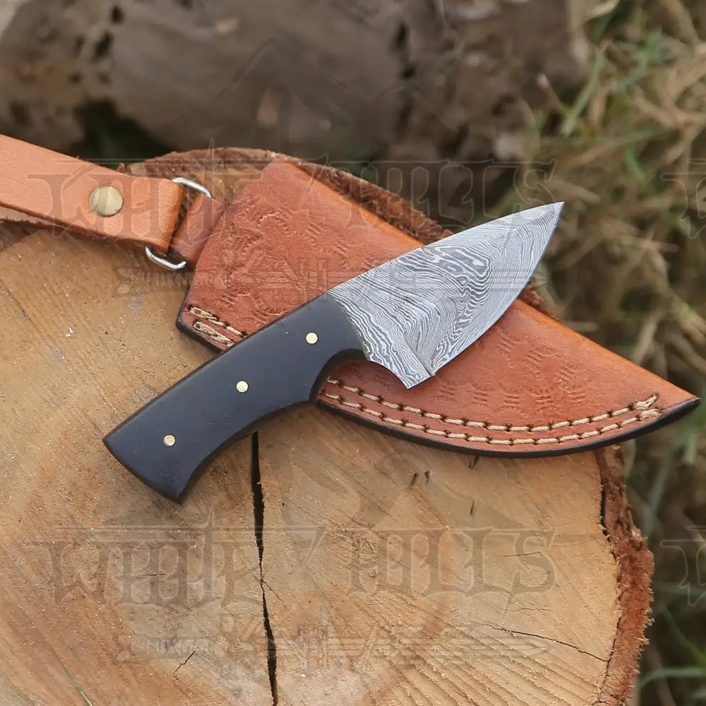 Handmade Damascus Steel Skinner Knife - Resin Handle 5.5’ Full Tang