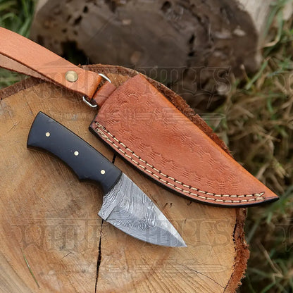 Handmade Damascus Steel Skinner Knife - Resin Handle 5.5’ Full Tang